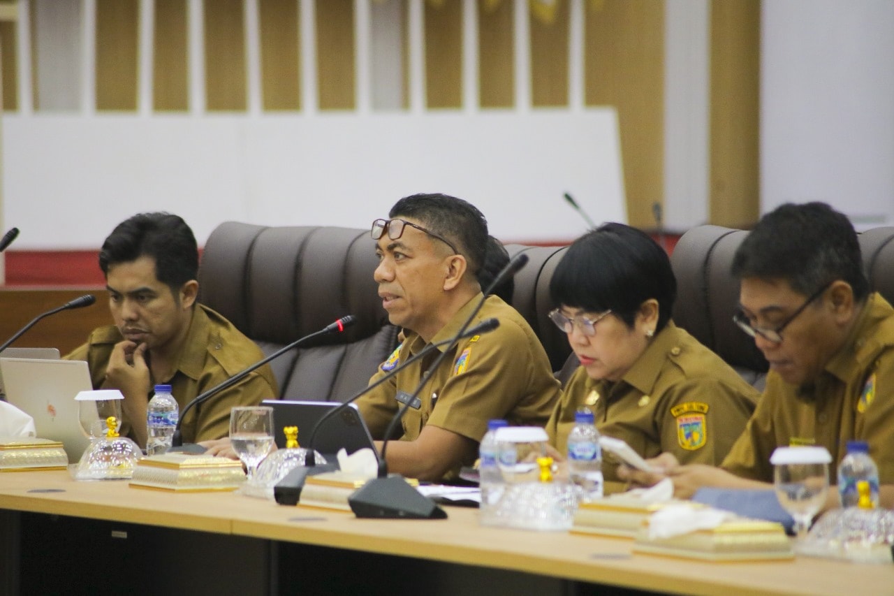 Mungkin gambar 4 orang