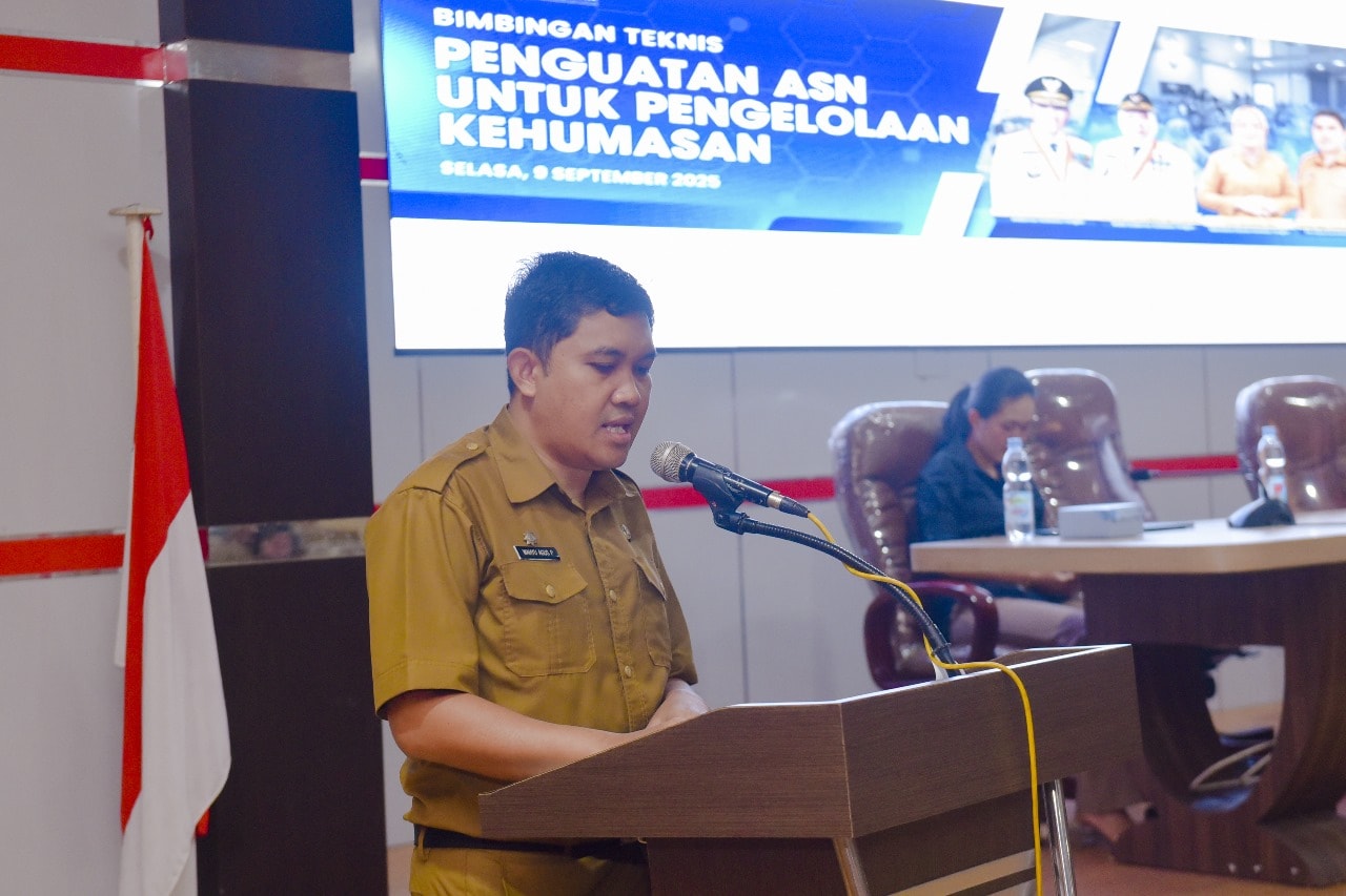 Mungkin gambar 5 orang dan teks yang menyatakan 'BIMBINGAN PENGUATAN TEKNIS UNTUK ASN KEHUM KEHUMASAN PENGELOLAAN SELASA,'